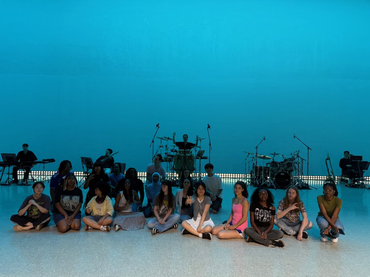 Taking a picture with the band from MBC's it's Live