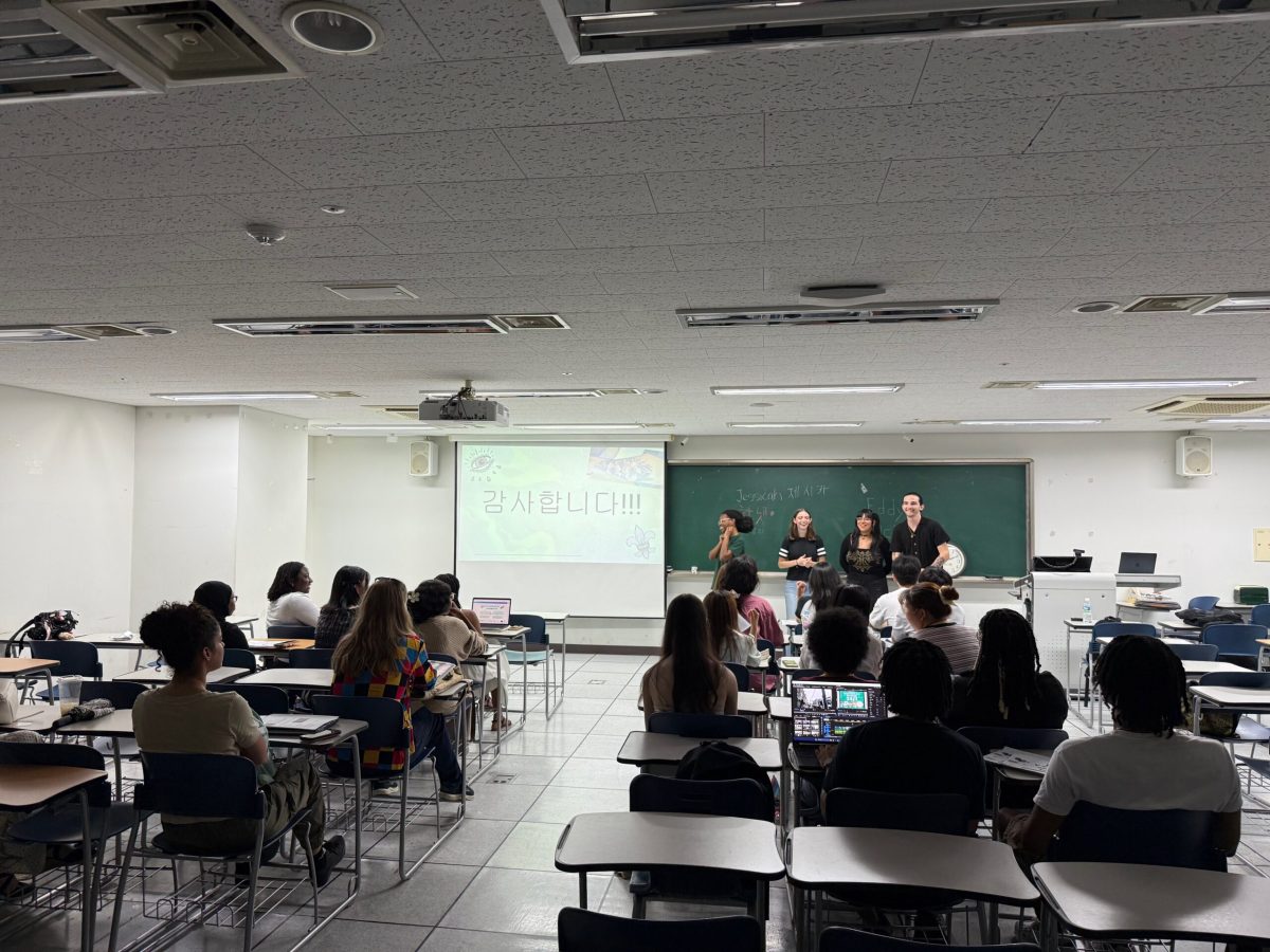 2025 Students explaining their project to Korean students