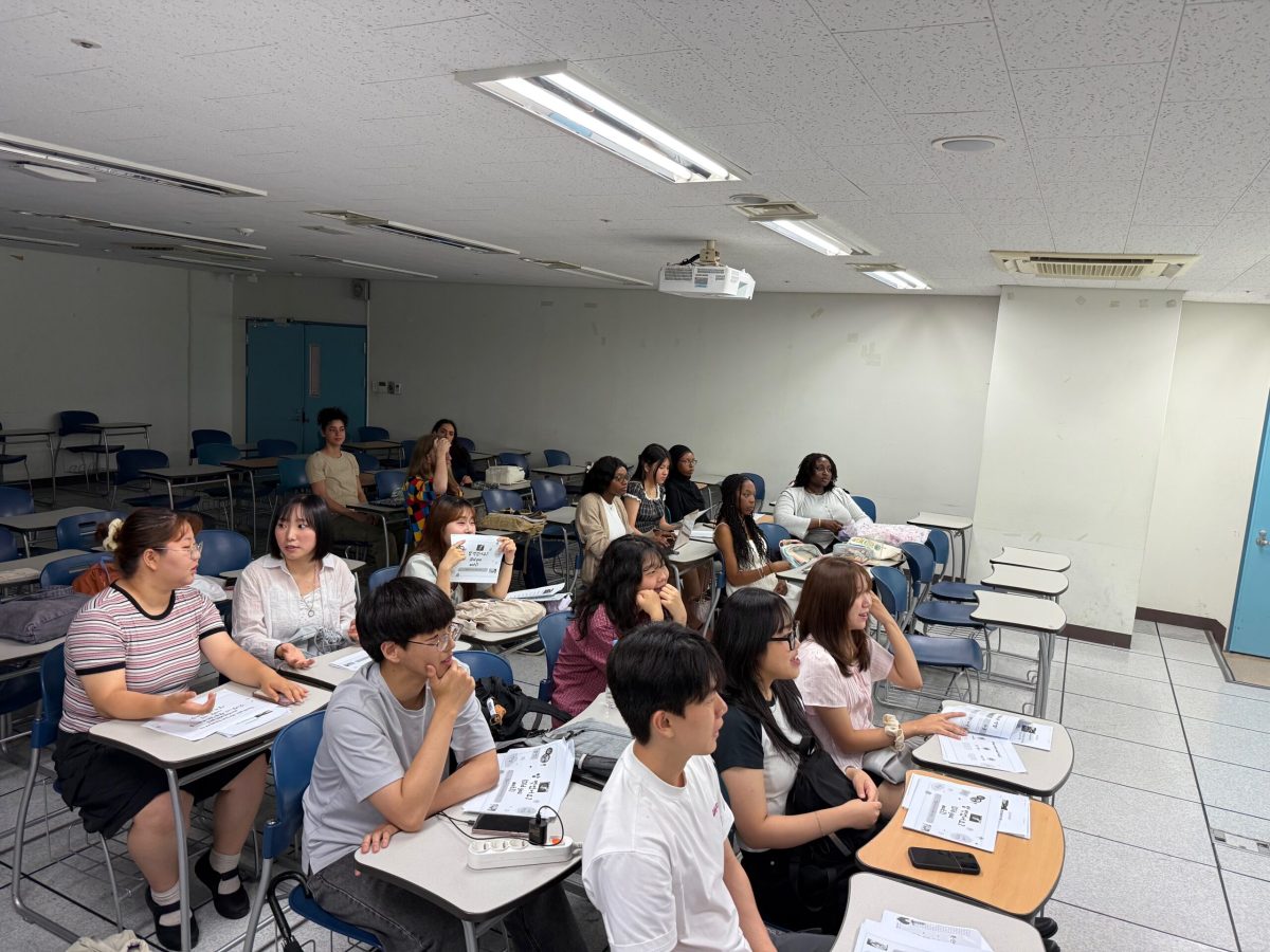 Korean students and American students listing to a presentation 
