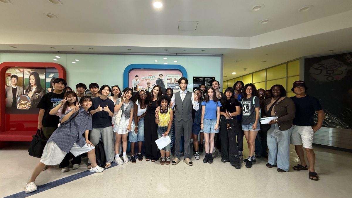 Students taking a picture with main characters of a K-Drama