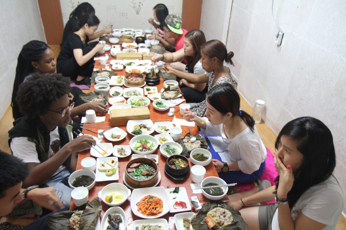 Students eating together