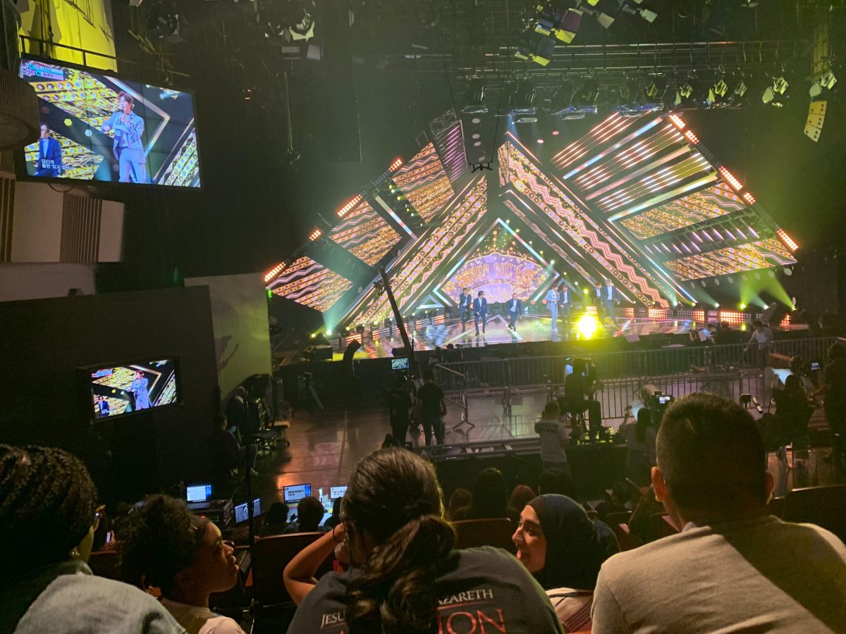 Students watching MBC Show! Music Core